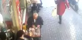 Kendine kuyumcu süsü verip yaşlı adamın 54 yıllık yüzüğünü çaldı