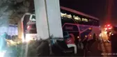 İki hafif ticari araç çarpıştı, 1 kişi öldü, 3 kişi yaralandı