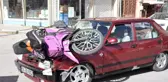 Son dakika haberleri | Karaman'da kaza yapan motosiklet otomobilin kaputunda kaldı