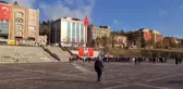 Son dakika gündem: Şehit torunu fırça sapına taktığı Türk Bayrağı ile İYİ Partili Türkkan'ı protesto etti
