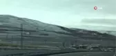 Kar altında binlerce fidanı toprakla buluşturdular
