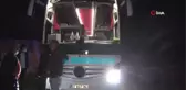 Refüje düşen otomobilin sıçrattığı taş parçaları yolcu otobüsünün camını parçaladı: 1 yaralı