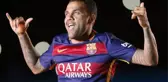 Dani Alves resmen Barcelona'da! 38'lik efsane futbolcu, 5 yıl sonra Katalan devine geri döndü