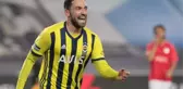 Fenerbahçe'de kadro dışı kalan Sinan Gümüş'ün paylaşımına takım arkadaşları yorum yağdırdı