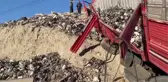 Kamyon yoldan çıktı 2 kişi yaralandı
