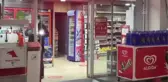 Akaryakıt istasyonundaki marketten bıçak tehdidiyle 3 bin lira çalındı