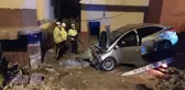 Kontrolden çıkan otomobil evin duvarına çarptı: 3 yaralı