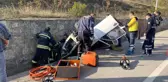 Takla atan araçta sıkışan sürücü itfaiye ekiplerince kurtarıldı