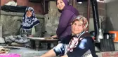 Köy kadınlarından zorlu tandır ekmeği yapımı