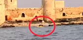 Akıntıya kapılan tatilci deniz bisikleti ile kurtarıldı