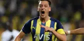 G.Saraylı Feghouli'den derbi öncesi bomba itiraf: Mesut Özil'den nefret ediyorum