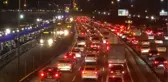 İSTANBUL'DA İŞ ÇIKIŞ SAATLERİNDE TRAFİK YOĞUNLUĞU