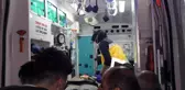 Kavşakta çarpışan iki otomobil sürüklenerek tıra çarptı: 2 yaralı