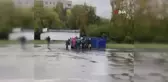 Yaşlıların çöpten yiyecek toplama görüntüleri Rusya'yı ayağa kaldırdı