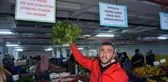 Ispanak satışları düşen esnaf çareyi afiş asmakta buldu