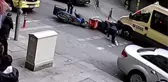 Gaziosmanpaşa'da motosikletli kuryeler böyle çarpıştı