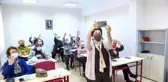 Son dakika haberleri | Yaş 80 demediler akıllı telefon öğrenip selfie çektiler
