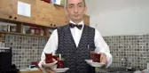 Giyimiyle dikkat çekiyor, müşteriler sadece onu tercih ediyor