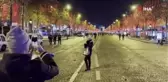 Paris, yeni yıl öncesi ışıl ışıl aydınlandı