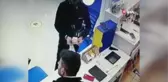 Telefonu cebine attı, rahatlığı görenleri şaşırttı