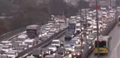 İstanbul'da sağanak yağış etkili oldu: Trafik yoğunluğu yüzde 75'e ulaştı