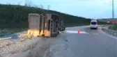 Kuzey Marmara Otoyolu'nda çakıl yüklü TIR devrildi
