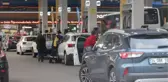 Akaryakıt zammı öncesi sürücüler benzin istasyonlarına akın etti