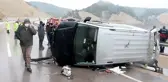 Kaza sırasında araçtan fırlayan adam feci şekilde can verdi
