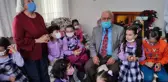 İlkokul öğretmeni, emekli öğretmenini ziyaret etti