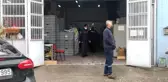 Üzerine enjeksiyon makinesi düşen işçi hayatını kaybetti