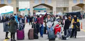Alışveriş için Van'a gelen İranlı turistler, sınır kapısında yoğunluk oluşturdu