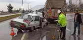 Otomobilin kamyona çarpma anı kameraya yansıdı