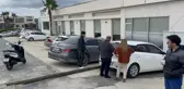 Bodrum'da seyir halindeki tırın, tellerine takıldığı telefon direklerini devirmesi kamerada