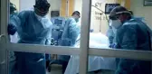 Dünya diken üstünde! Nu varyantı nedeniyle ülkeler kırmızı listeye alınmaya başladı, sınırlar kapanıyor