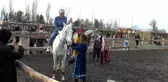 At binip ok attılar