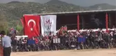 Bayındır'da deve güreşi etkinliği düzenlendi