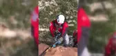 Uçurumda mahsur kalan keçiler kurtarıldı