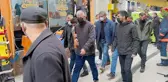 3 kişiyi bıçaklayıp intihara kalkıştı! Saatler sonra ikna edilebildi