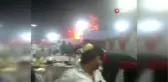 Düğünde çıkan yangına rağmen yemek yemeye devam ettiler