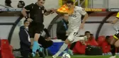 Göztepe-Fenerbahçe maçına damga vuran an! Hakem bayrağını İrfan Can Kahveci'nin gözüne soktu
