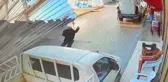 Lodosun devirdiği sac panellerin altında kalmaktan son anda kurtuldu