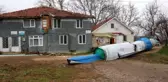 Kuvvetli rüzgar minareyi devirdi, çatıları uçurdu