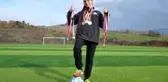 Arkadaşları ip atlarken genç kadın futbol takımına seçildi