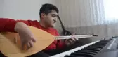 Bedensel engelli genç engelini bağlama çalıp türkü söyleyerek aşıyor