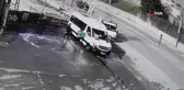 Elazığ'da şoförün dikkatinin pikabı yanmaktan kurtardığı anlar kamerada