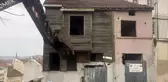 Fatih'te iki metruk binanın yıkımına başlandı