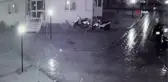 Site bahçesindeki motosiklet hırsızlığı kamerada