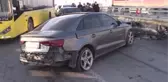Kartal'da bariyerlere çarpan otomobil sürücüsü yaralandı