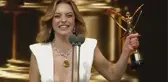 Konuşması ayrı kıyafeti ayrı olay! Melis Sezen'e en sert eleştiri ünlü modacıdan geldi: Eğreti duruyor