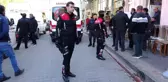Çamaşır makinesi arızalı çıkınca yumruklar havada uçuştu, o anlar kamerada